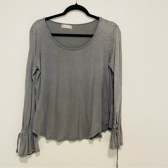 Altr’d State woman long sleeve boho gray top size L cinched waist flared sleeve - Picture 5 of 5
